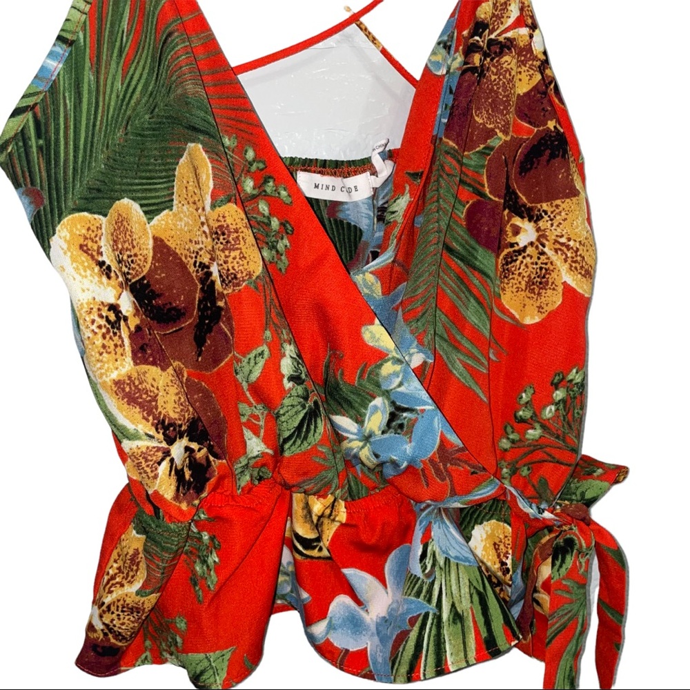 Mind Code Red Floral Dressy Cropped Tank Top in Size S - Picture 3 of 14